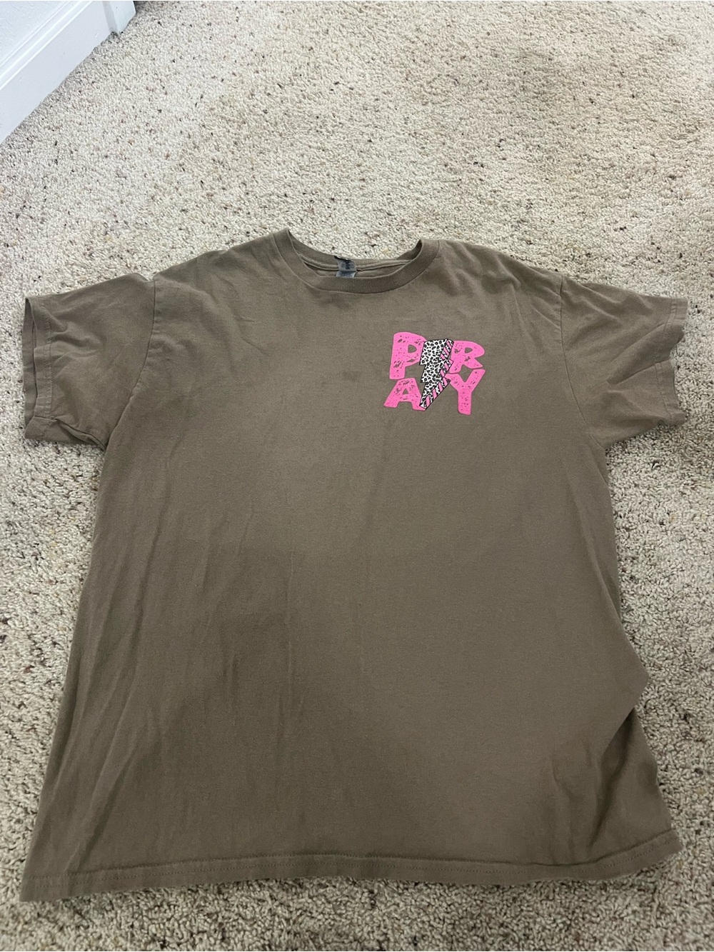 Brown Graphic Short-Sleeve Women Tee with Pink Print “PRAY”